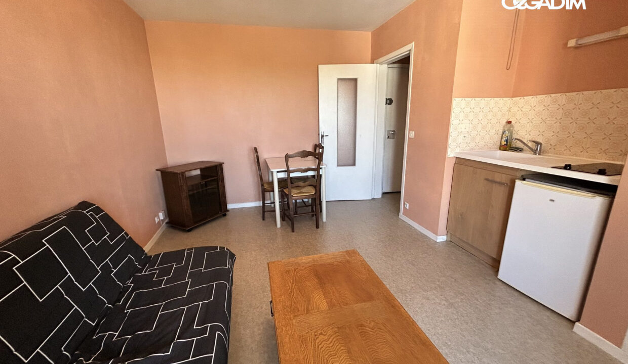 0000700052-CEGADIM63