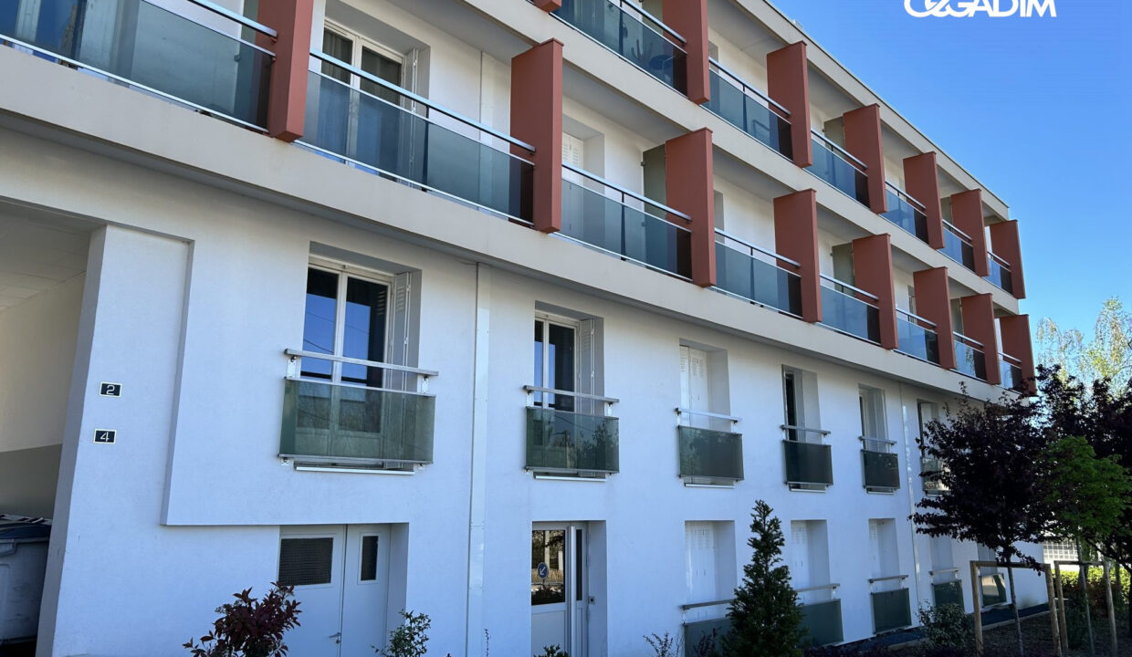 0000700052-CEGADIM63-8