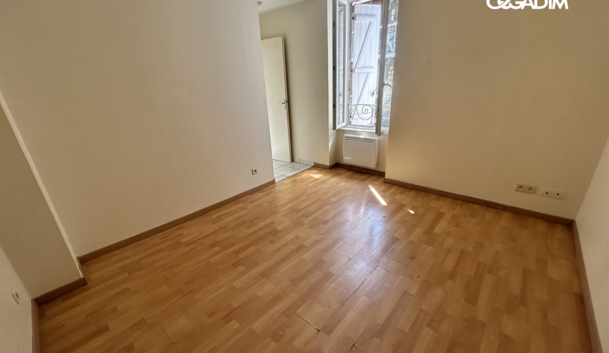 0005810003-CEGADIM63-6